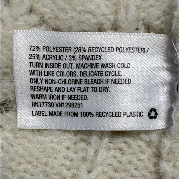 Universal Thread Cream Knit Sweater Vest NWOT - Picture 4 of 4